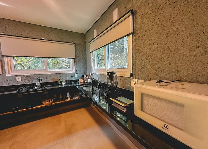 Casa De Vidro Alto Padrao - Hospedar Com Proposito